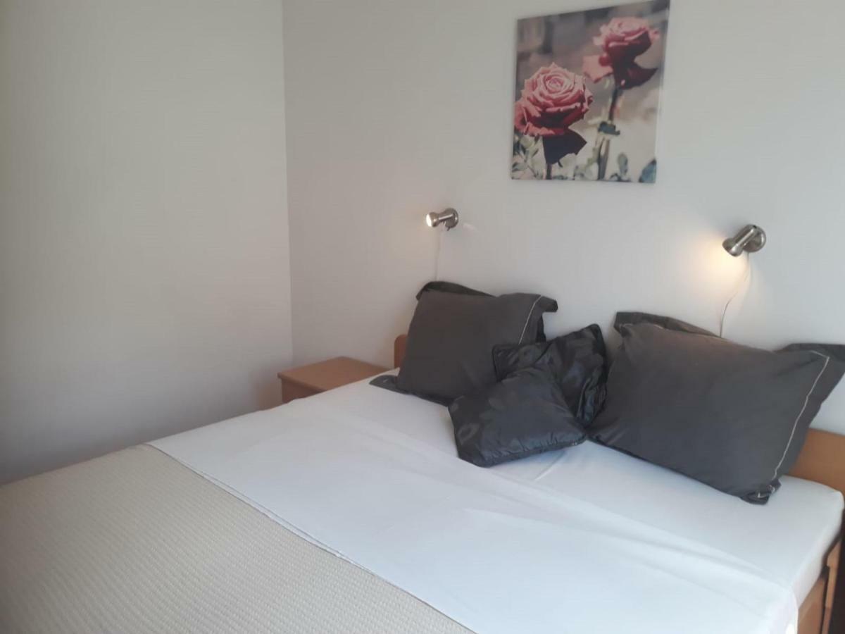 Apartment Edina Pag باغ المظهر الخارجي الصورة
